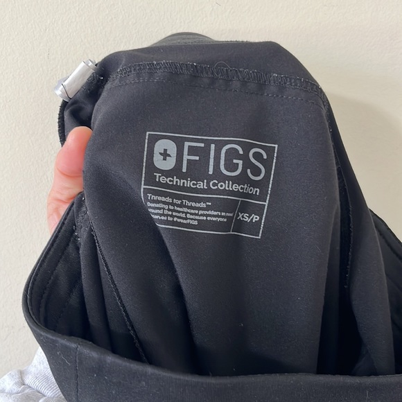 FIGS Black Kade Cargo Scrub Pants Size Extra Small Petite - Picture 13 of 14